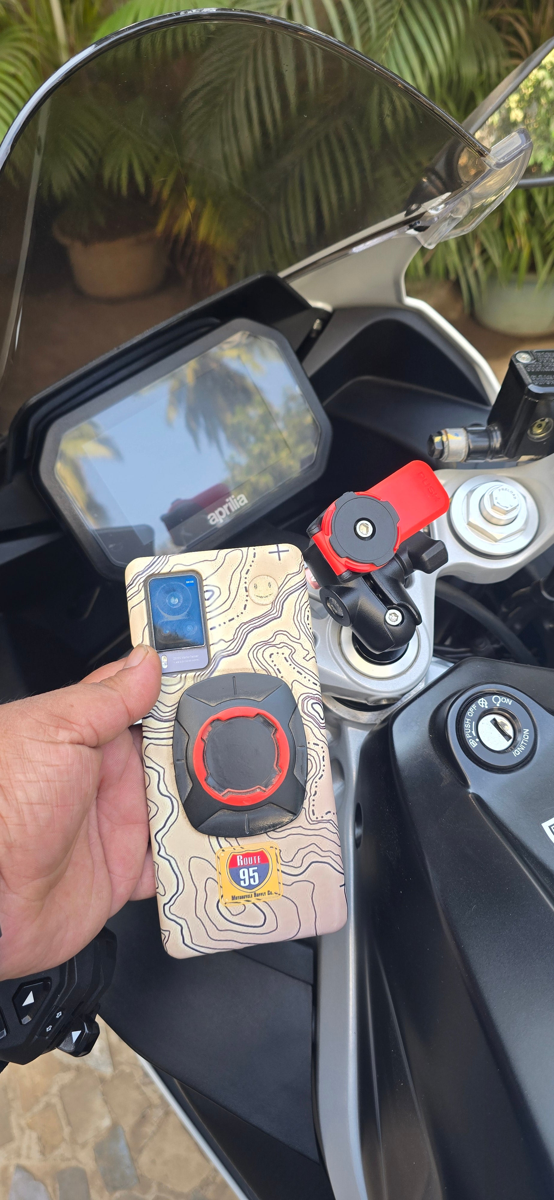 Twist n Go Phone Holder with Fork Stem Mount