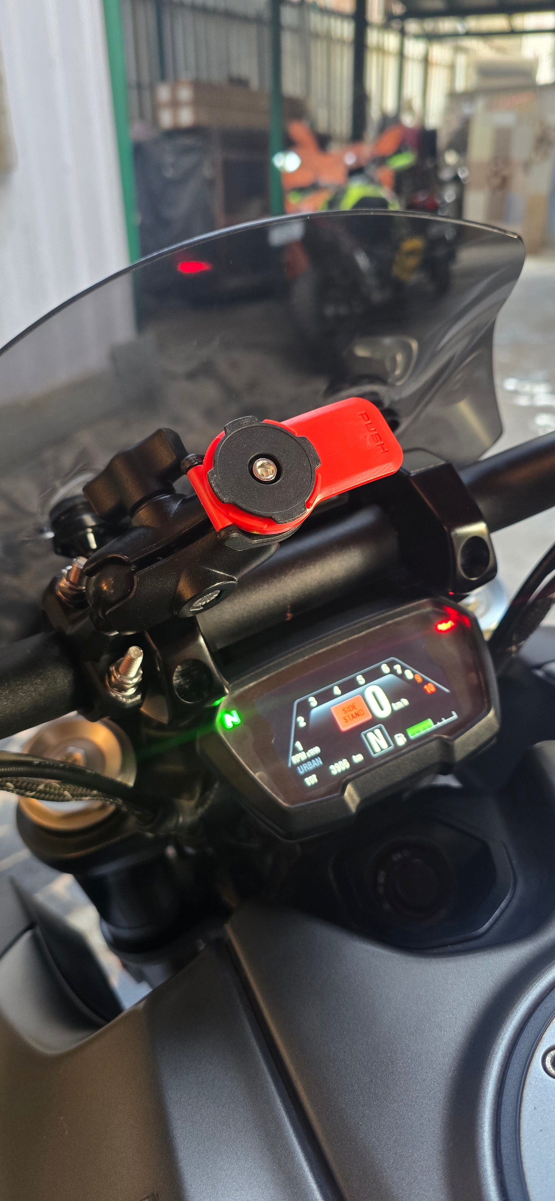 Twist n Go Phone Holder with U-Bolt Mount for Handlebars