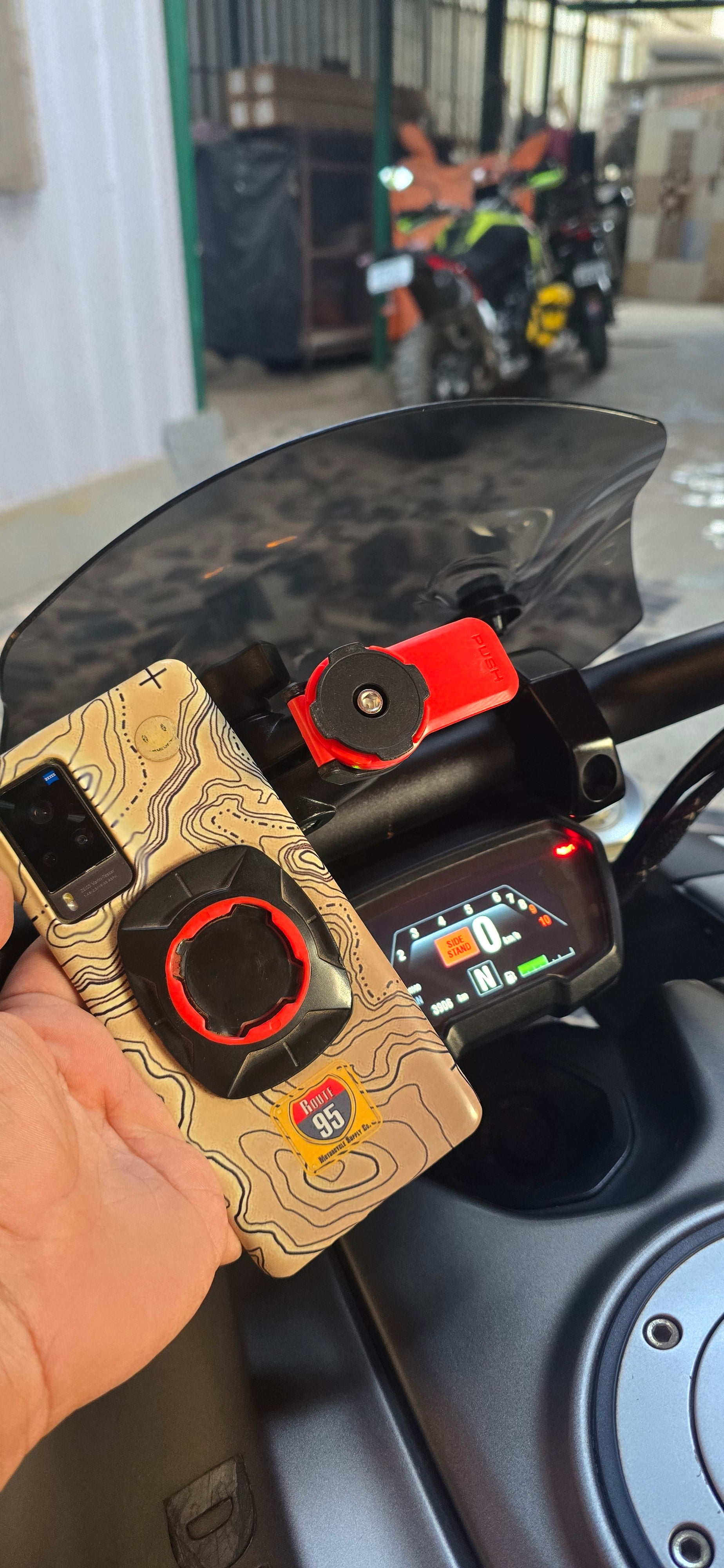 Twist n Go Phone Holder with U-Bolt Mount for Handlebars