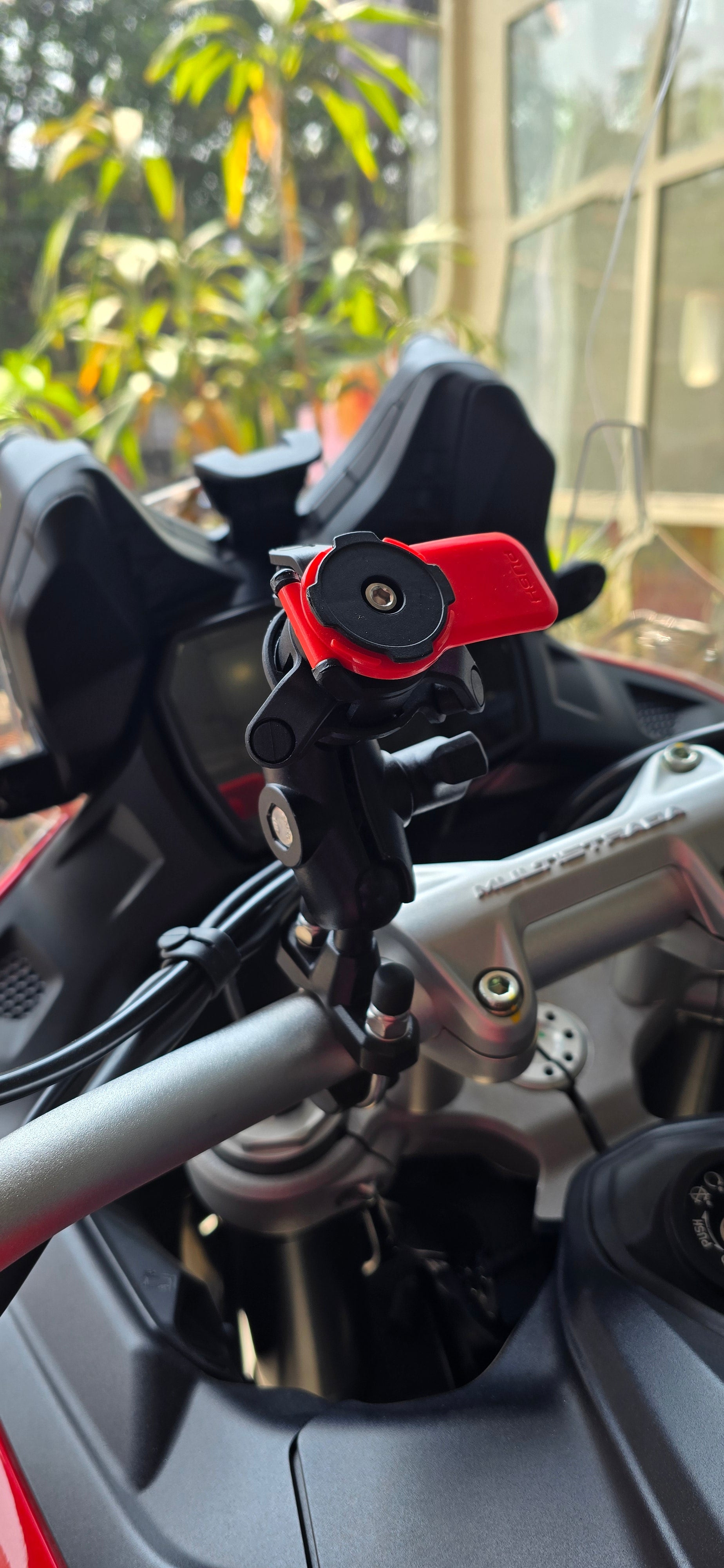 Twist n Go Phone Holder with U-Bolt Mount for Handlebars