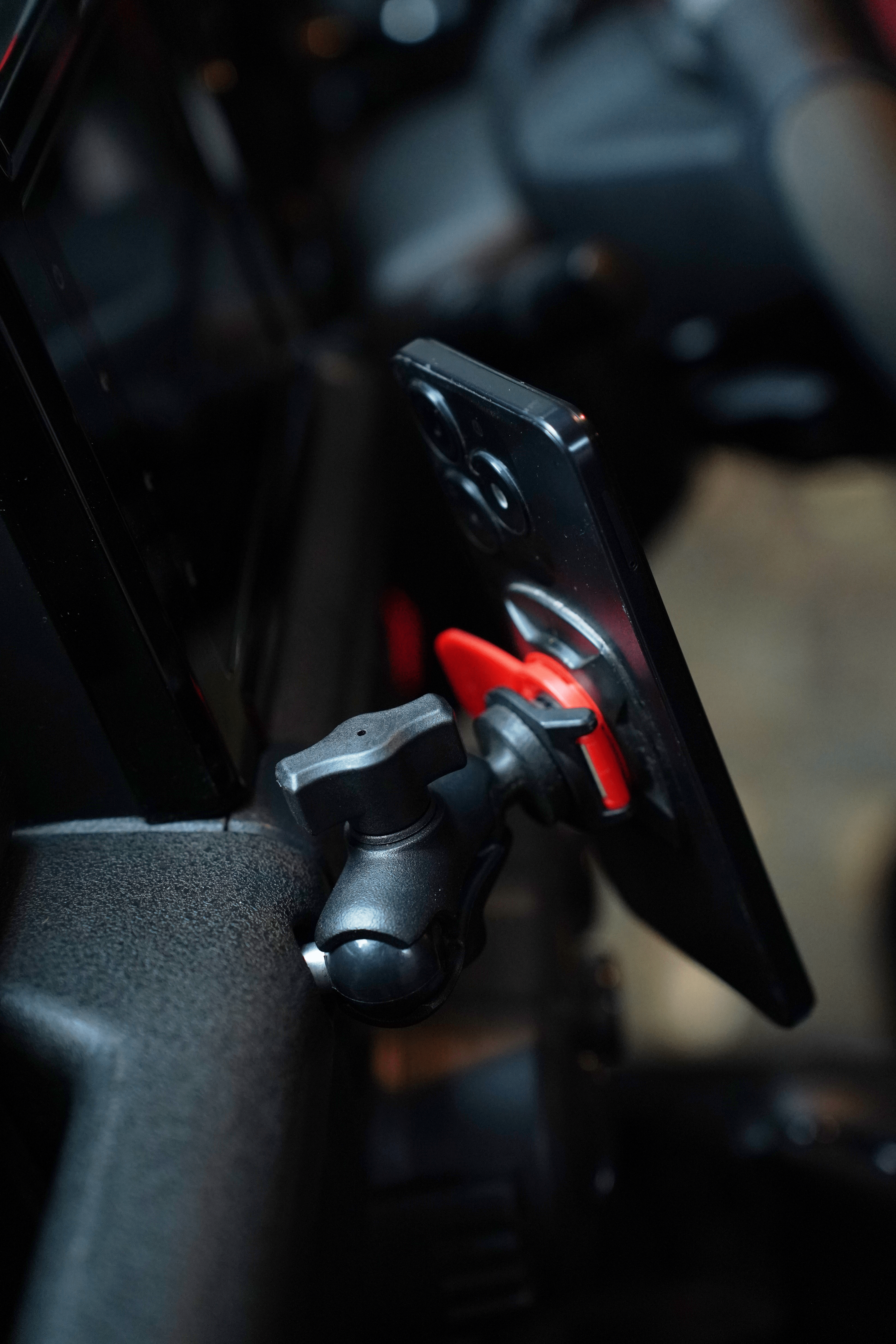 Twist n Go Phone Holder For Suzuki Jimny